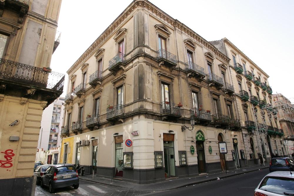Picone Bed&Breakfast Catania Bagian luar foto