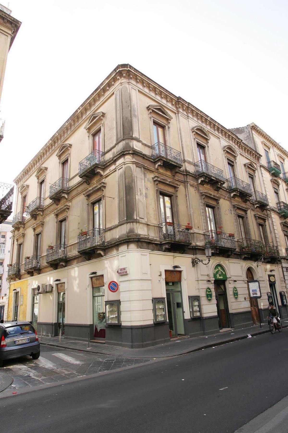 Picone Bed&Breakfast Catania Bagian luar foto