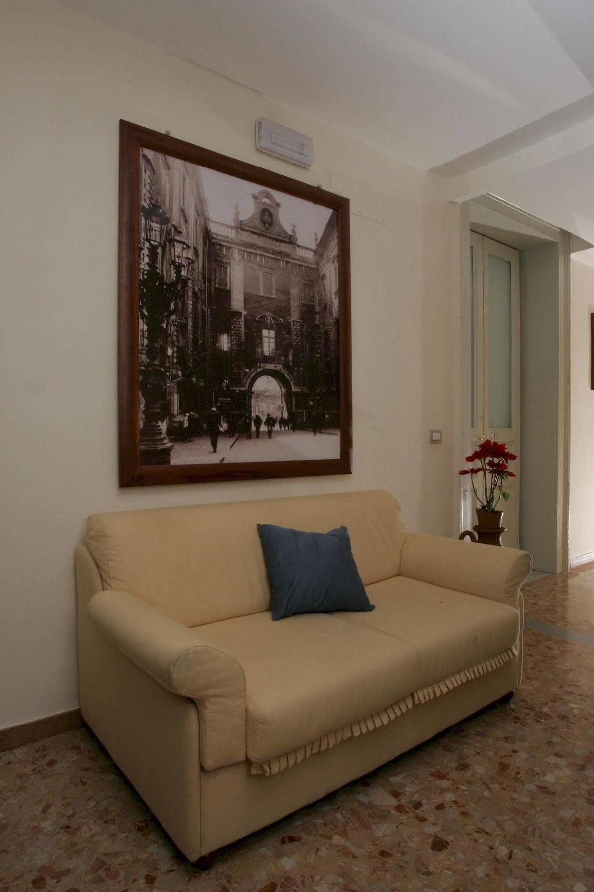 Picone Bed&Breakfast Catania Bagian luar foto